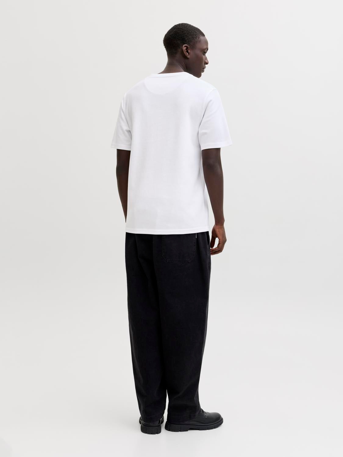 model_shot-back